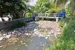 sampah-menumpuk-di-sungai-Desa-Plosoarang-Kecamatan-Sanankulon-Kabupaten-Blitar.jpg