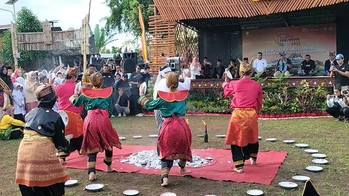 Tarian Tradisional Minangkabau dan Malaysia: Perbedaan Warisan Budaya Nusantara