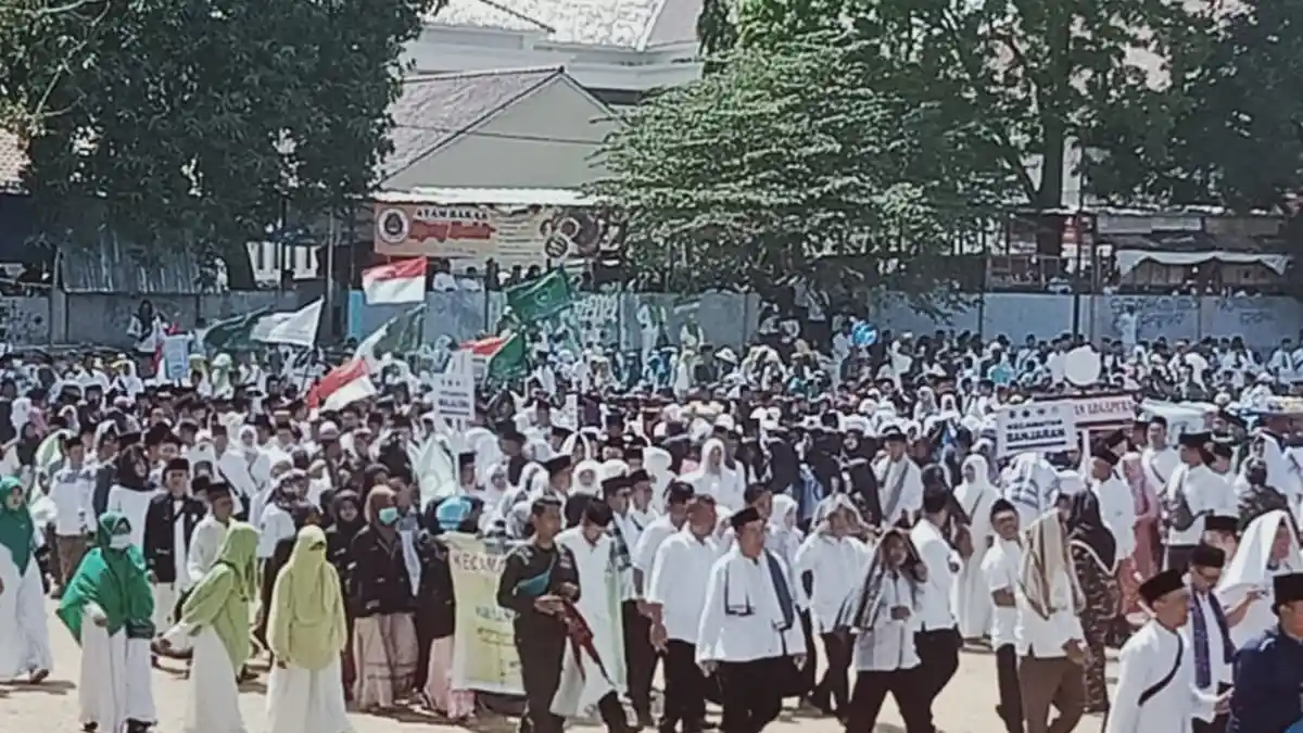 Memperingati Hari Santri Nasional, Pemda Majalengka Gelar Gerak Jalan Bertema Jalan Sehat Sarungan