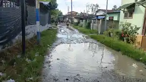 JALAN-RUSAK-Kondisi-Jalan-Darsono-Dusun-VII-Desa-Hamparan.jpg