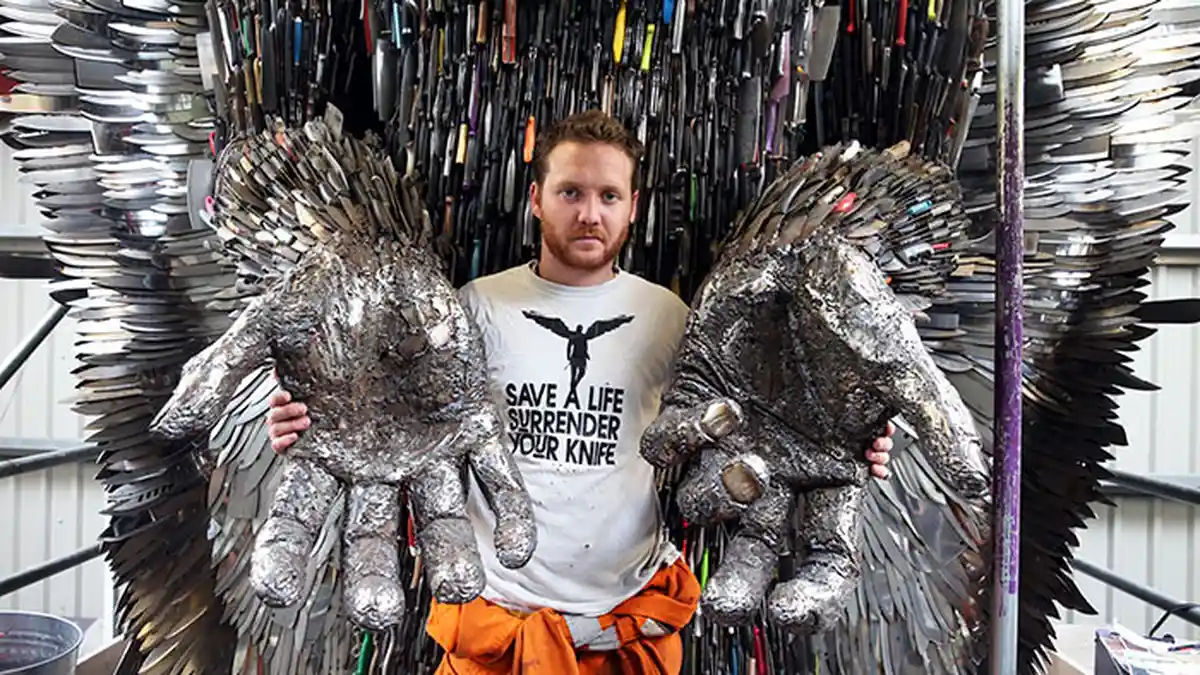 Kisah Gelap Di Balik Patung 'Knife Angel' di Inggris Raya