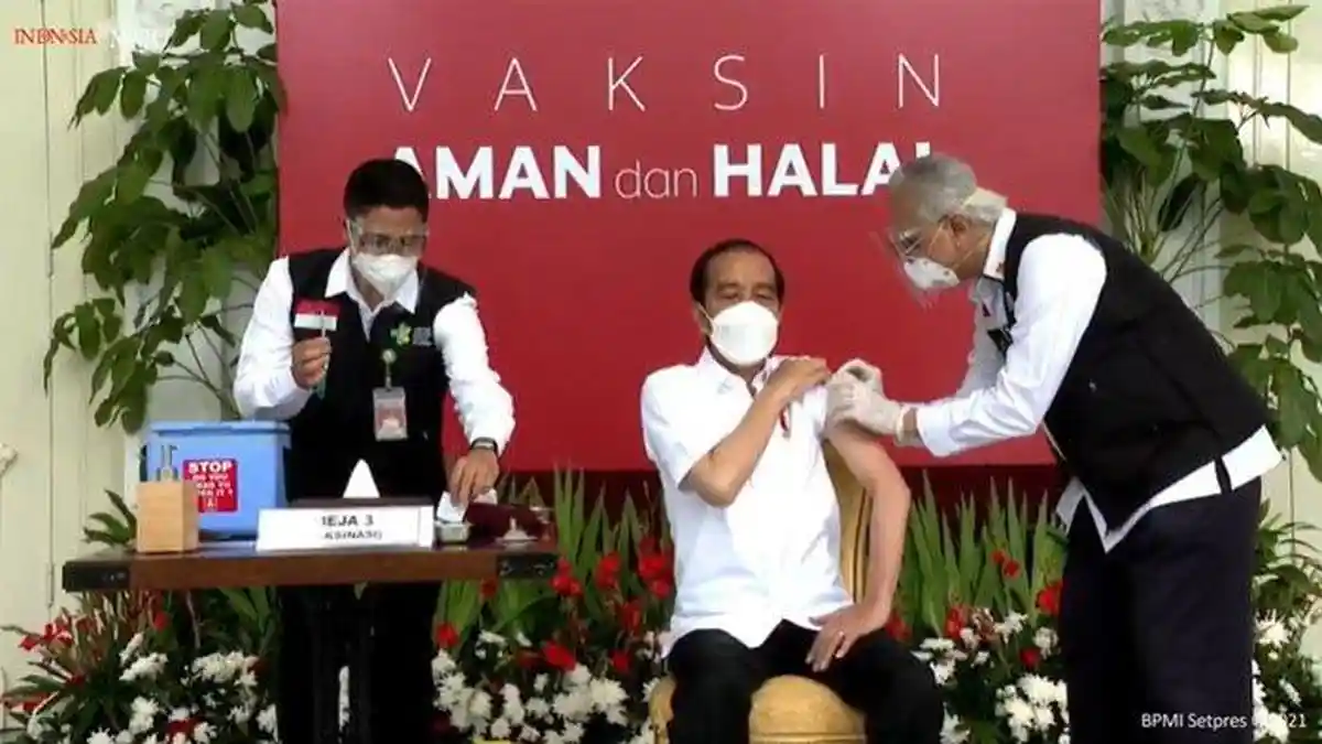 Detik-detik Presiden Jokowi Divaksin Covid-19 Pertama Kali: Gak Terasa Sama Sekali