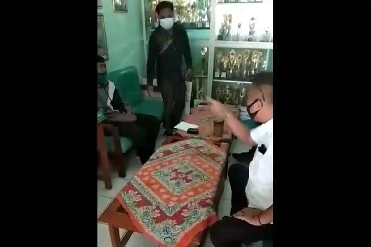 Guru yang Unggah Video Jalan Rusak ke Facebook Kini Trauma, Mengaku Sudah Tidak Berani Mengkritik