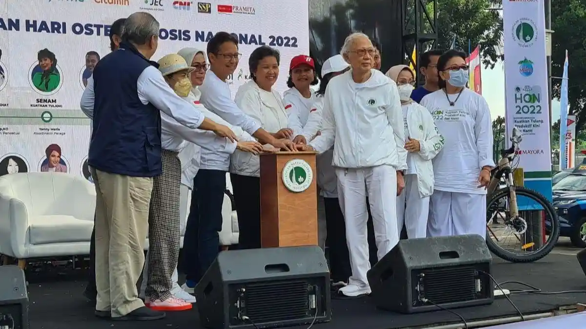 Senam Bersama Dalam Rangka Memperingati Hari Osteoporosis Nasional Dihadiri Ribuan Orang
