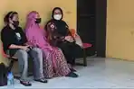 CURHAT Naya Agustin, Suaminya Tewas Ditembak OTK, Terduduk Lemas Tunggu Doni Diautopsi