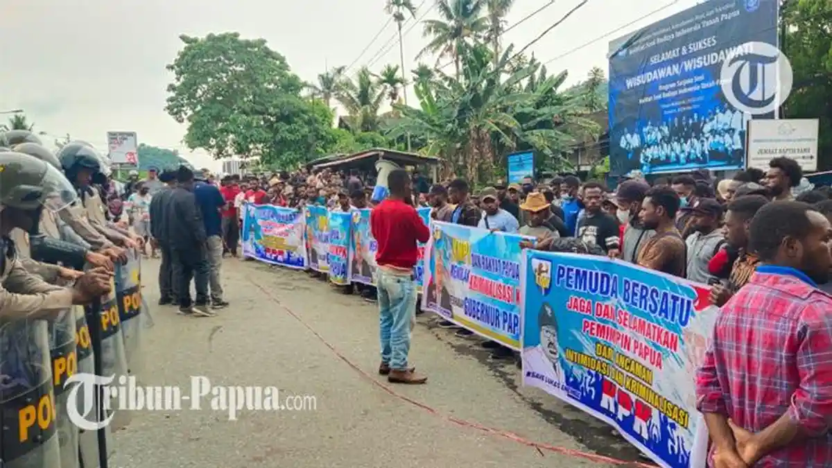 Massa Aksi Save Lukas Enembe Berkumpul di Expo Waena, Teriak Tolak KPK