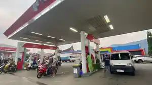 Salah-satu-SPBU-di-Jalan-Raya-Cibungbulang.jpg