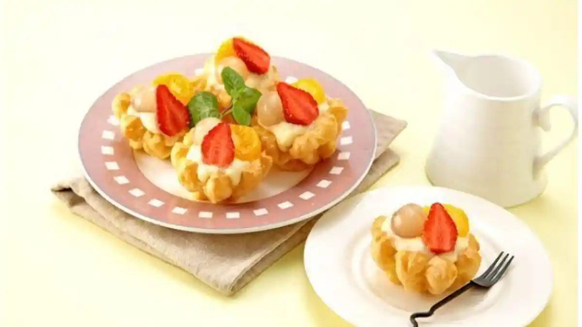 Resep Camilan Rumahan: Sus Bunga Buah Segar, Kue Lembut dengan Vla Nikmat