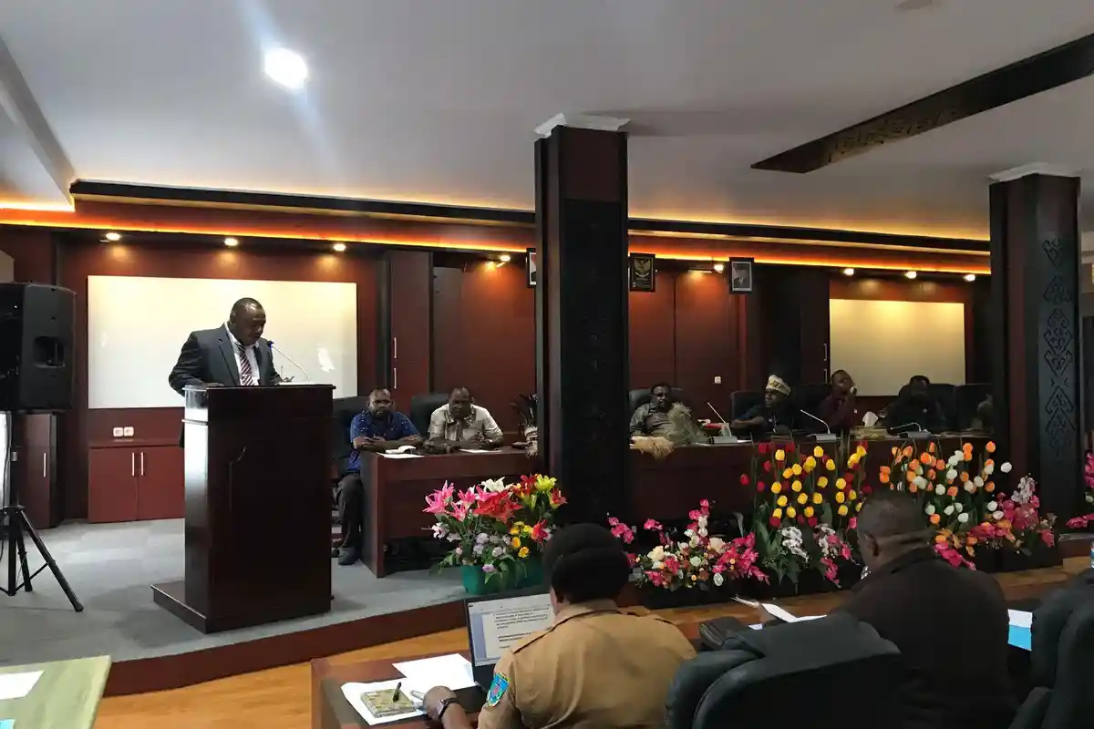 Warga Padati Ruang Sidang DPRK Maybrat, Ternyata Ingin Saksikan Ini