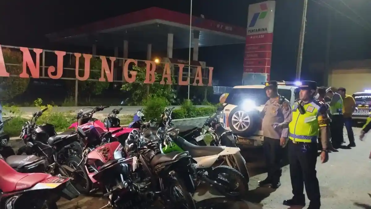 Patroli Skala Besar, Polres Tanjungbalai Amankan12 Sepeda Motor Knalpot Brong Tanpa Nomor Polisi