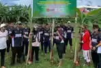 Sambut HUT ke-80 RI, Kejari SBT Gelar Penanaman Komoditas Pertanian 200 Pohon