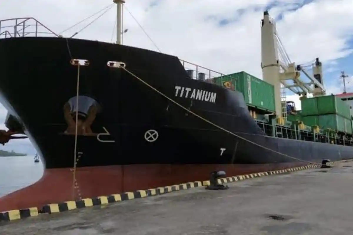 Jelang Nataru, 4.085 Ton Bahan Pokok dan Penting Tiba di Pelabuhan Fakfak