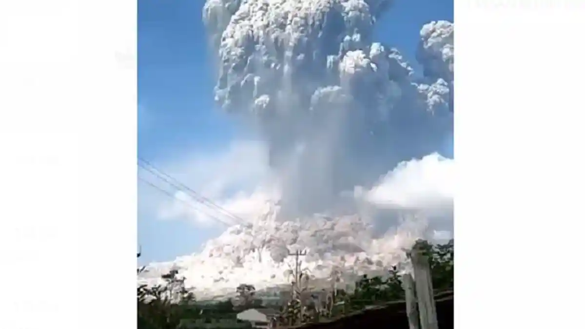 29 Pendaki Terjebak Saat Gunung Raung Erupsi 24 Desember 2024, Kolom Abu Capai 2.000 Meter!