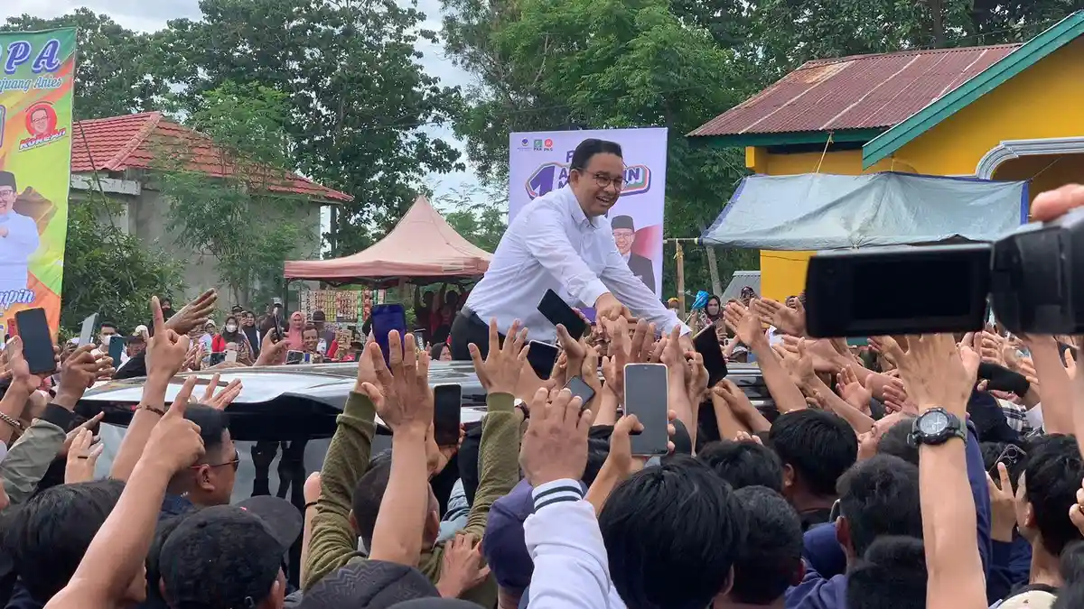 Foto-Foto Kampanye Anies Baswedan di Bone, Didampingi Jusuf Kalla - Anies-Baswedan-saat-kampanye-di-Lapangan-Sepak-Bola-Cina-5.jpg