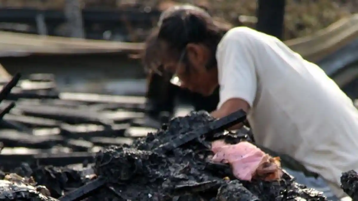 Seorang Pemulung Menjerit Histeris di Puing-puing Kebakaran Lhokseumawe