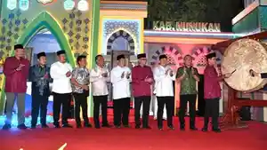 Bupati-Nunukan-H-Irwan-Sabri-menabuh-beduk-saat-membuka-MTQ.jpg