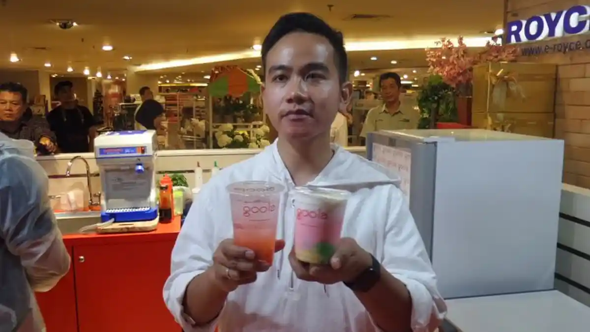 Gibran Emoh Ngikuti Jokowi Soal Lepas Masker: Bahaya!