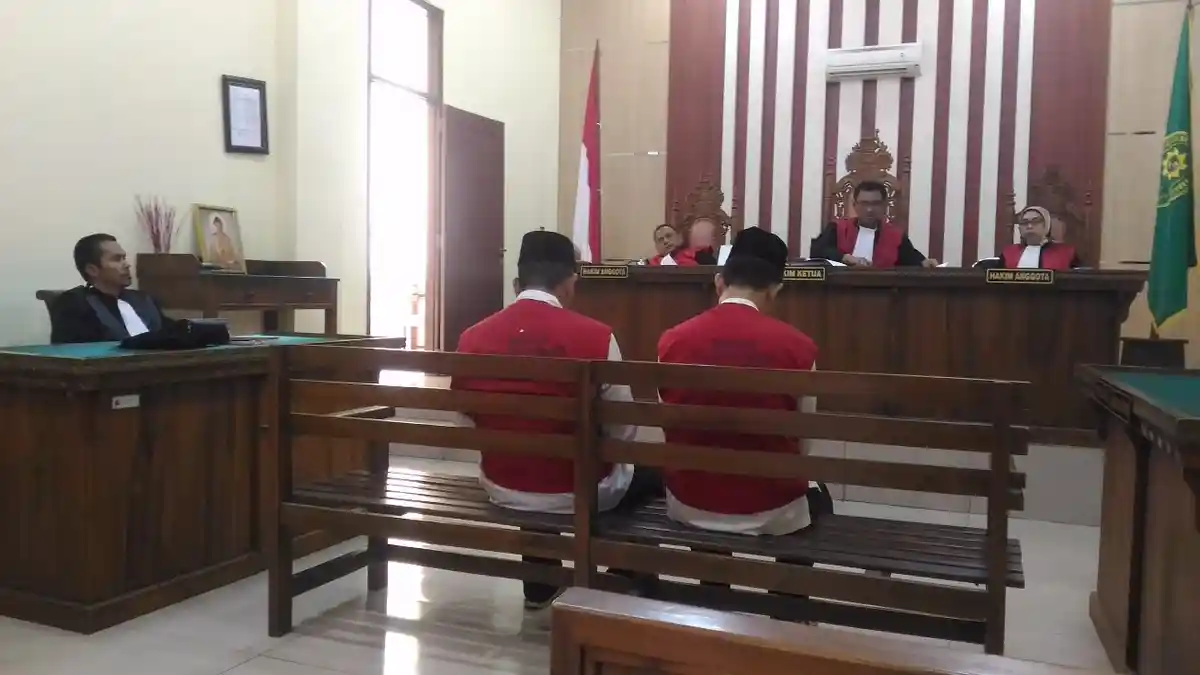 Jual Cula Badak Rp 4 Miliar, 2 Pria Paruh Baya Hanya Divonis 20 Bulan Penjara