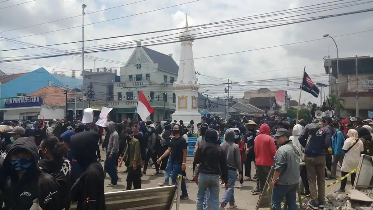 Massa Aksi Bergerak Menuju Tugu Yogyakarta