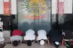 Orang-orang yang Bersujud di Depan Penjara Sidoarjo