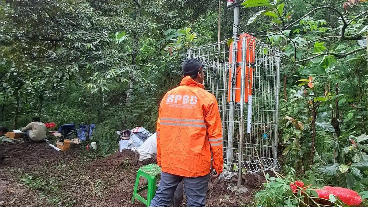 Peringatan Dini Longsor Dipasang di Kawasan Rawan Bencana Wonosalam Jombang