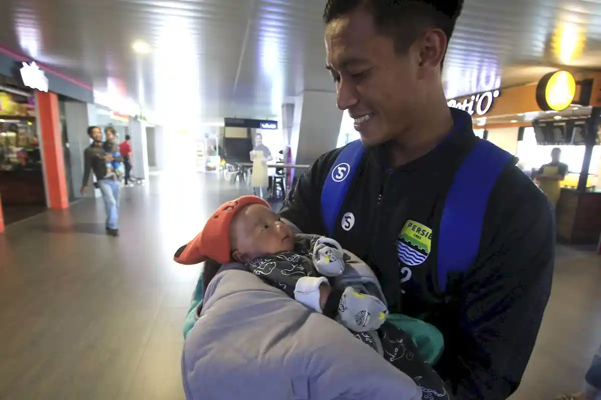 Ramadan Ini Jadi Lebih Spesial Bagi Bek Persib Henhen Berkat Sang Istri, dan Ini Menu Favoritnya