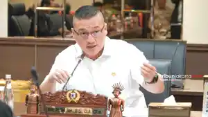 INGATKAN-PENDATANG-Anggota-DPRD-DKI-Jakarta-dari-Fraksi-PDI-Perjuangan.jpg