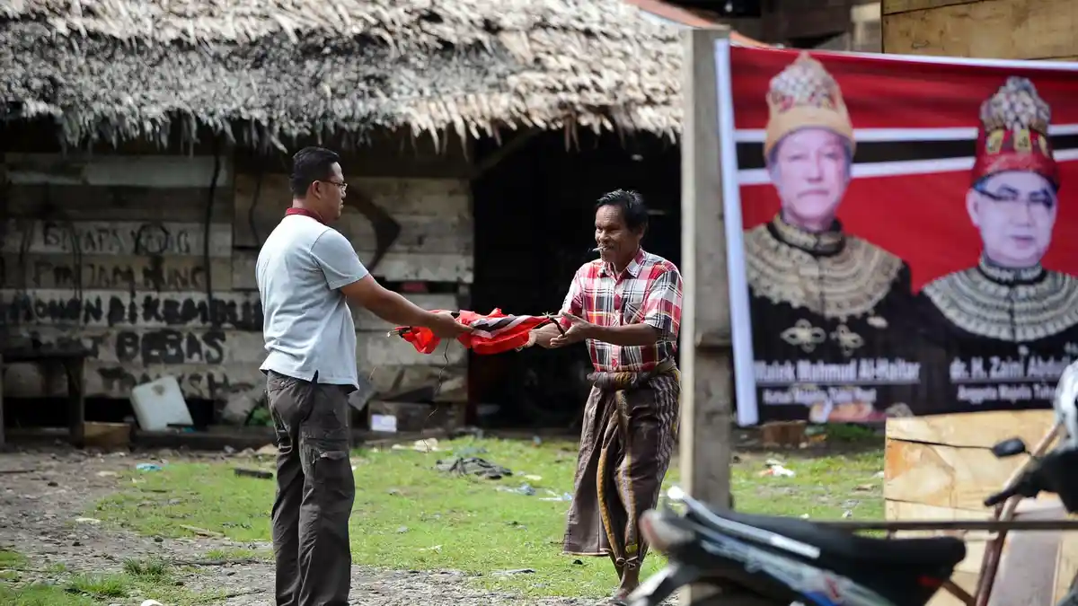 Penjahit di Pekalongan Dapat Order Bikin 5000 Bendera GAM