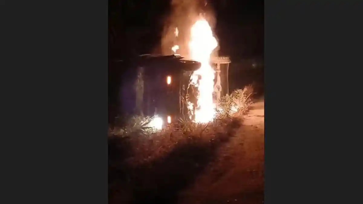 Dicurigai Maling Lembu, Mobil dan Motor Dibakar Warga