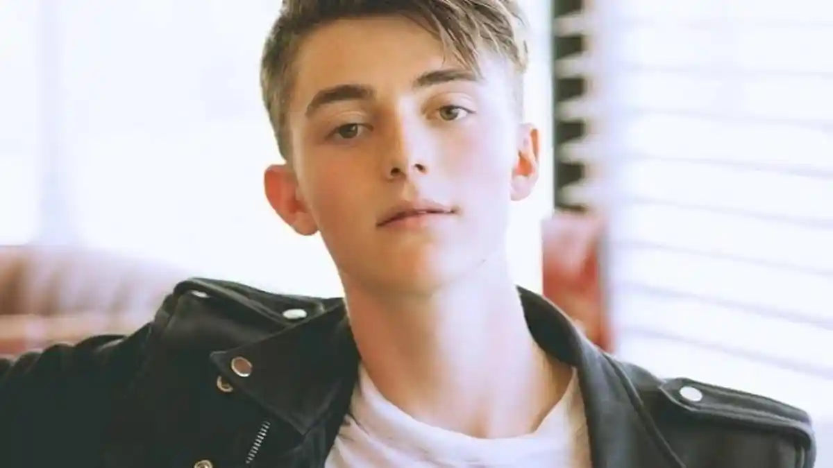 TRIBUNWIKI: Bukan Lagi Seorang Gay, Ini Profil Greyson Chance