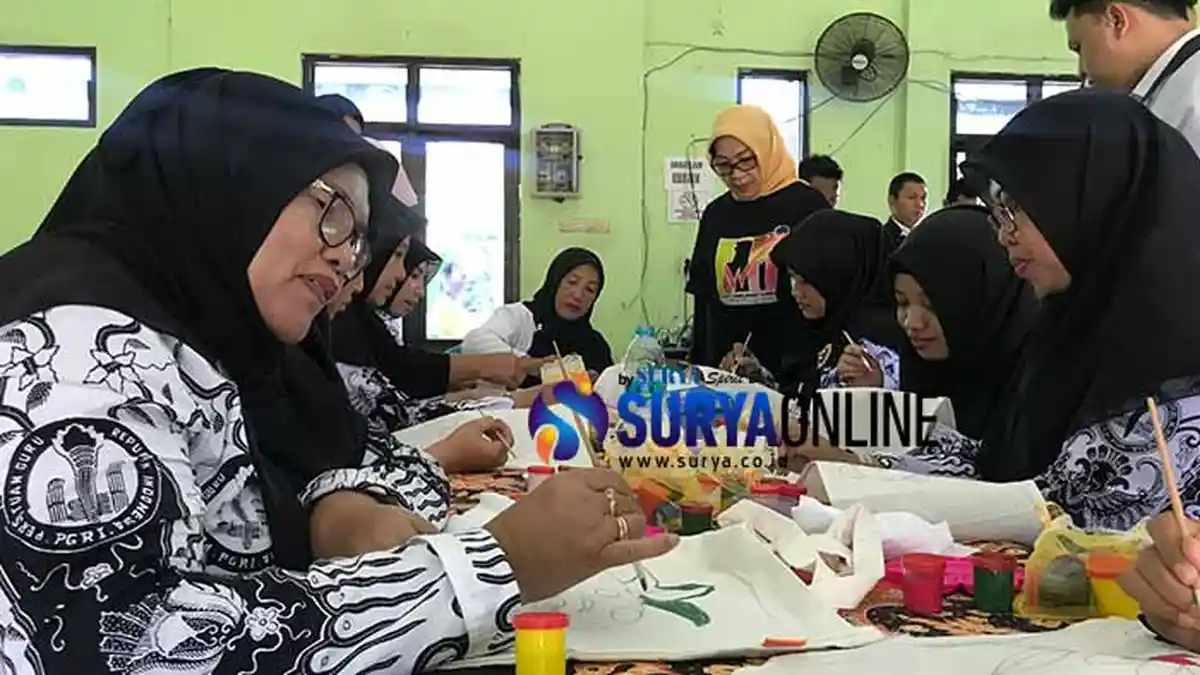 Peringati Hari Guru 2019, Novotel Samator Ajak Guru SLB Siswa Budhi Belajar Melukis. Ini Tujuannya