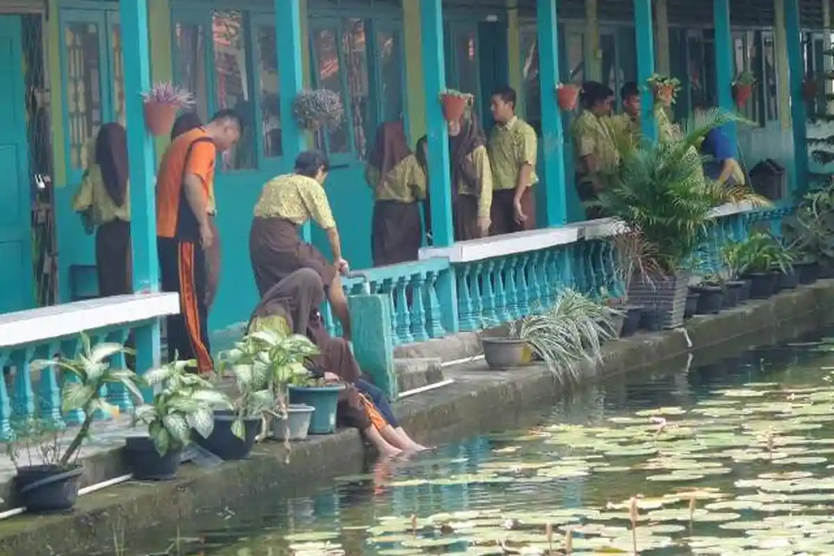 SMA Ini Manfaatkan Air Sisa Untuk Siram Tanaman