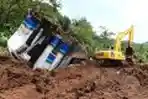Perbaikan Jalur Kereta Api Yang Amblas
