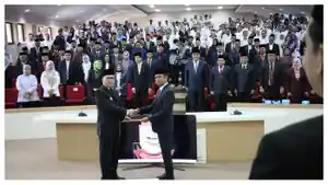 Firman-Pagarra-dilantik-menjadi-Pj-Sekda-Makassar-di-Ruang-Sipakatau-Kantor-Balai-Kota-Makassar-3.jpg