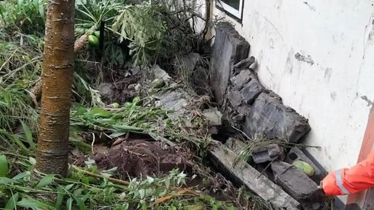 Tembok SMPN 2 Mojotengah Wonosobo Roboh, Air Menggenangi Seluruh Area Sekolah