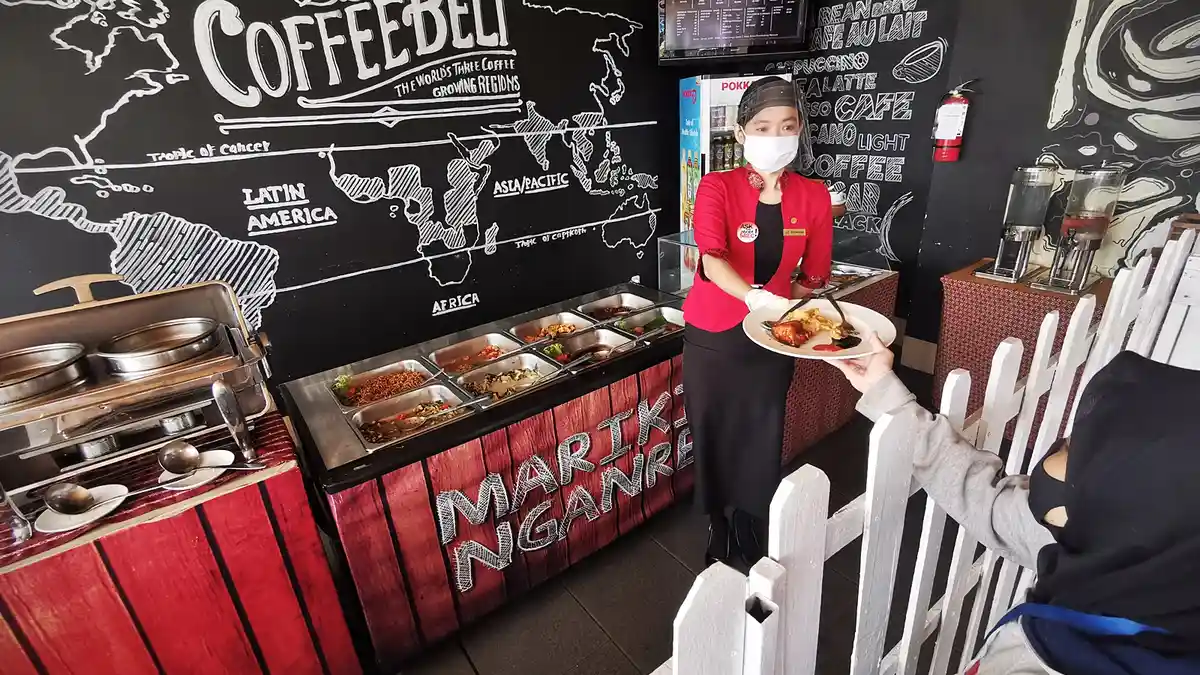 FOTO: Reopening Swiss-Belinn Panakkukang Terapkan Protokol Kesehatan - pengunjun566.jpg
