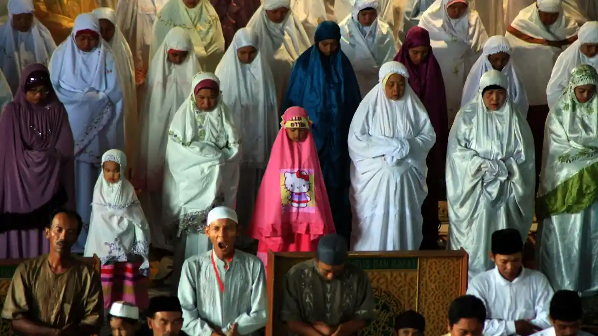 Tata Cara Sholat Malam Lengkap Bacaan Niat dan Doanya