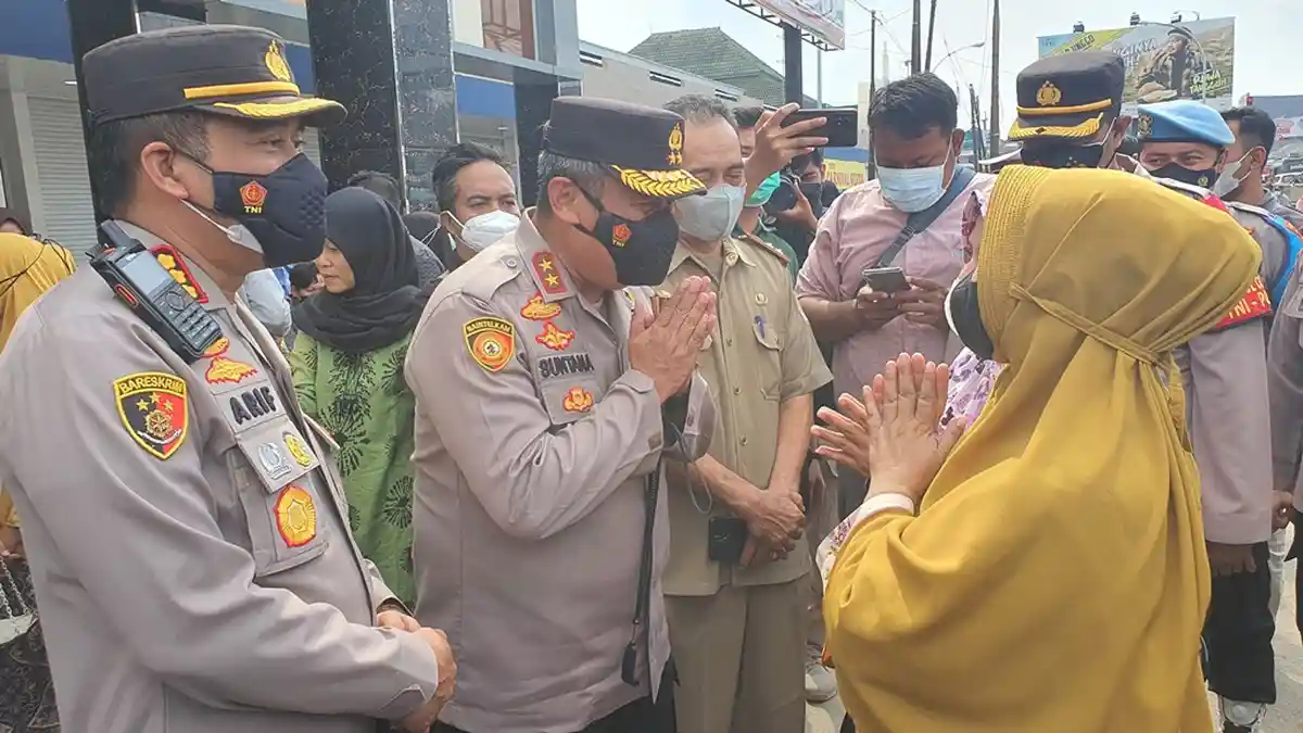 Harga Migor Curah di Pasar Pasalaran Sesuai HET, Emak-emak Ucap Terima Kasih ke Kapolda Jabar
