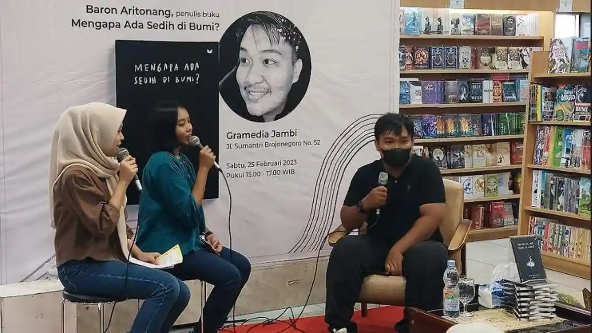 Gramedia Jambi Gelar Meet The Author Bersama Baron Aritonang