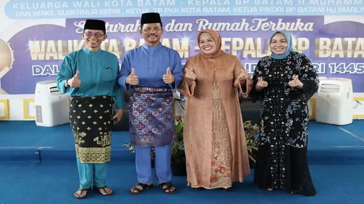 Hari Pertama Lebaran di Batam, Amsakar Achmad Silaturahmi ke Rumah HM Rudi dan Marlin