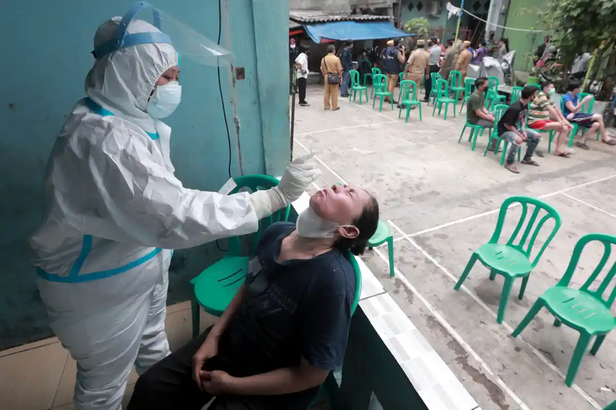 Kisah Dokter, Perawat hingga Kurir yang Bertugas di Zona Merah Covid-19 Klaster Krukut Tamansari