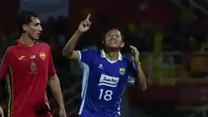 Adam-Alis-setelah-mencetak-gol-ke-gawang-Selangor-FC.jpg