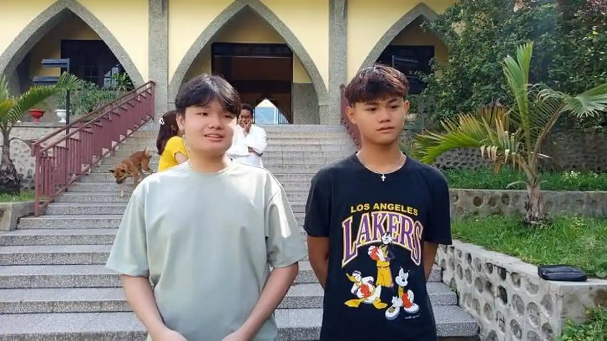 Dua Pelajar SMA Katolik Syuradikara Ende Belajar Teknologi AI dan Robotik di China 