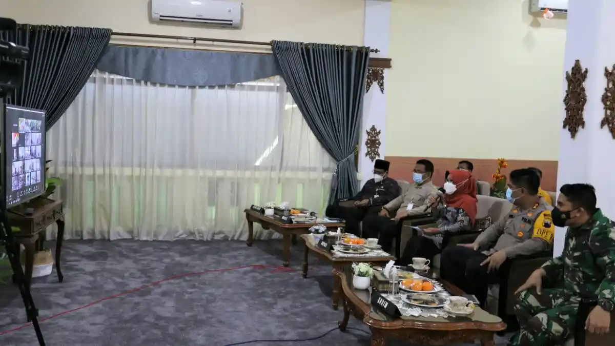 Bupati Tegal Umi Azizah Minta Camat dan Kades Serius Laksanakan PPKM Skala Mikro