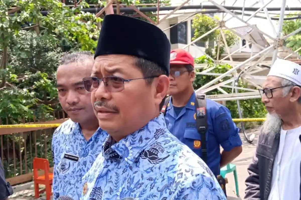 Reaksi Wali Kota Jakarta Selatan Saat Tinjau Menara RRI Roboh di Kebayoran Baru