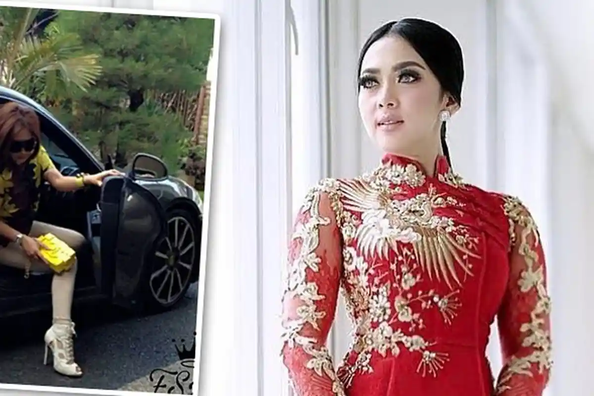 Meski Ukurannya Kecil, Clutch yang Dipakai Syahrini ini Bakal Bikin Kamu Melongo, Lihat Harganya deh