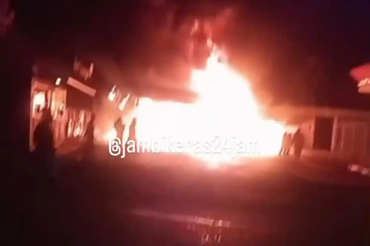 SPBU Depan Samsat Jambi Terbakar, Diduga Akibat Minibus Melansir BBM
