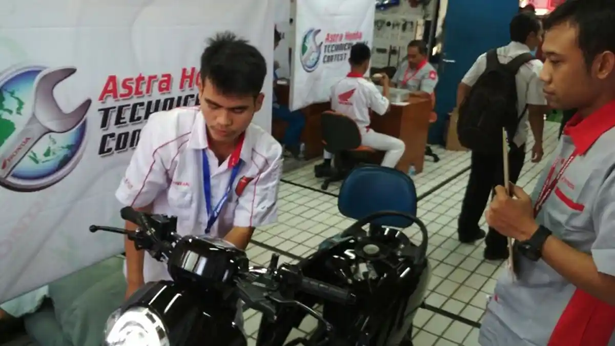 Kru Showroom Motor Honda Diadu Skill Layani Konsumen