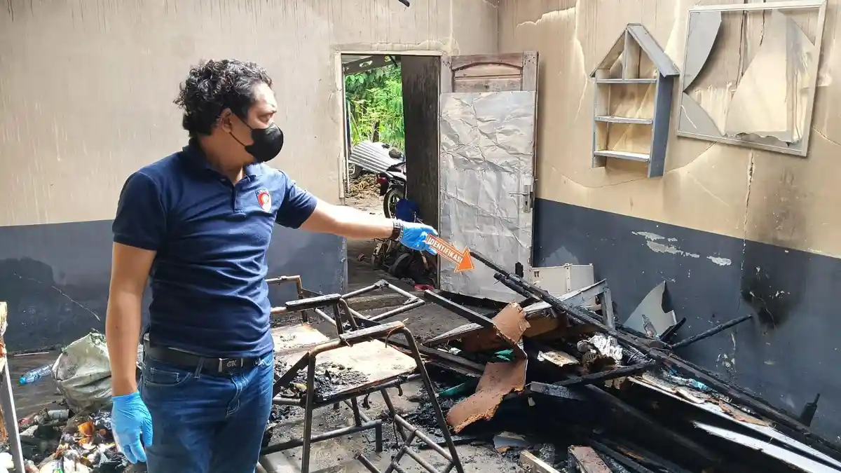 Kebakaran Hebat di Kubu Raya, Dua Kios di Jalan Perdamaian Kecamatan Kakap Hangus Dilalap Api