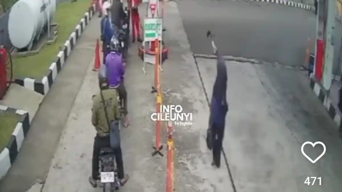 Viral Emak-emak Bawa Celurit dan Ngamuk Kejar Petugas SPBU di Cileunyi Bandung, Ini Kronologinya